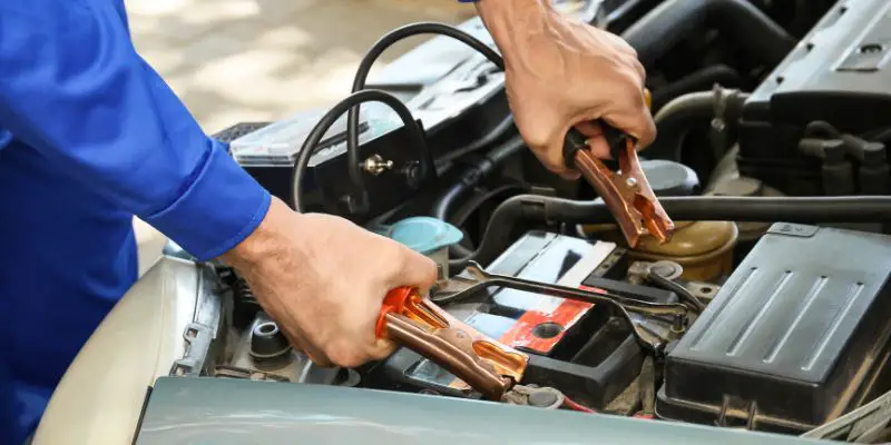How to Connect a Trickle Charger to a Car Battery