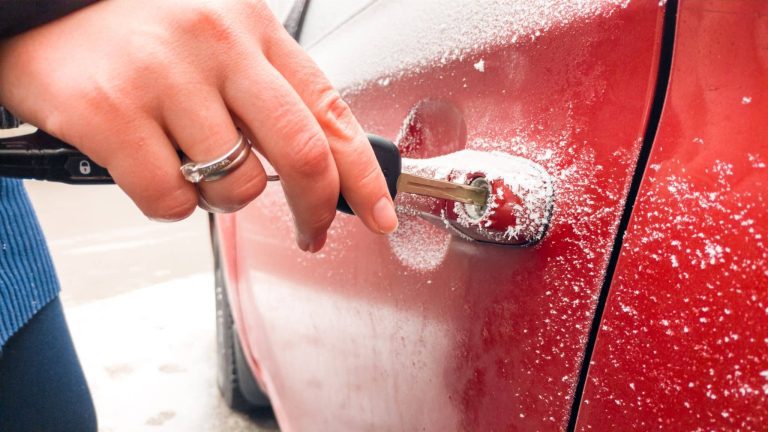 How to Unthaw Car Door