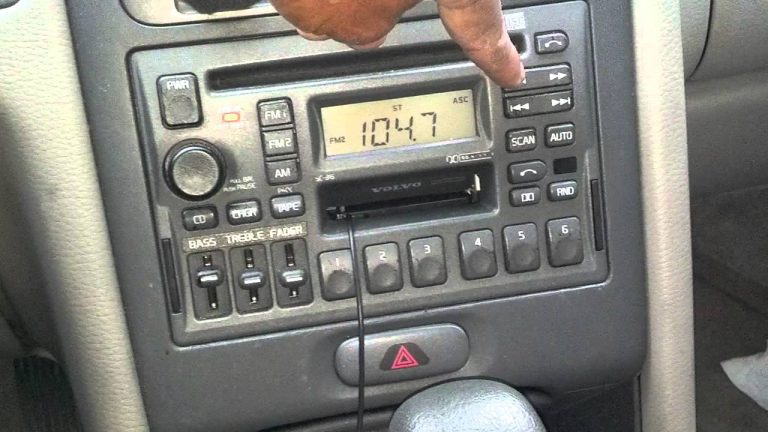 How to Set Radio Stations in Car