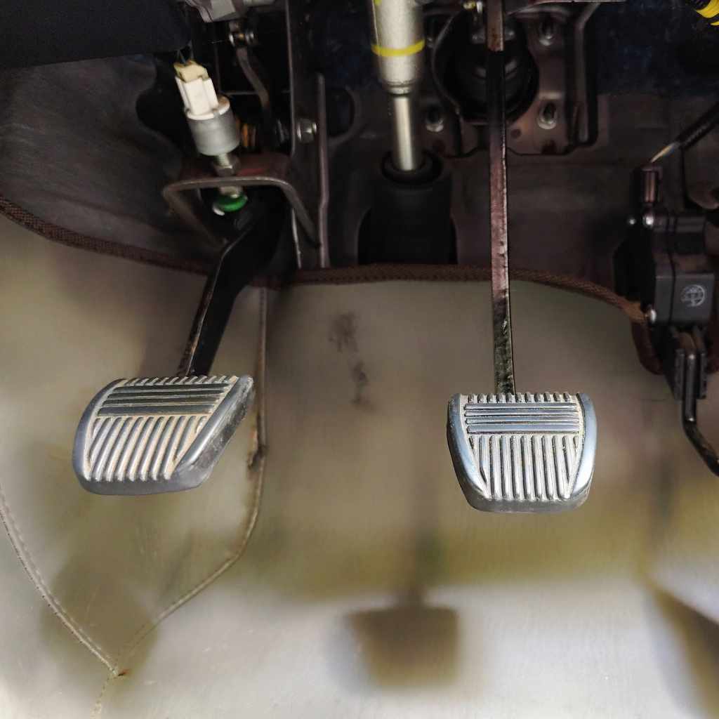 How to Hill Start a Manual Car Without Handbrake